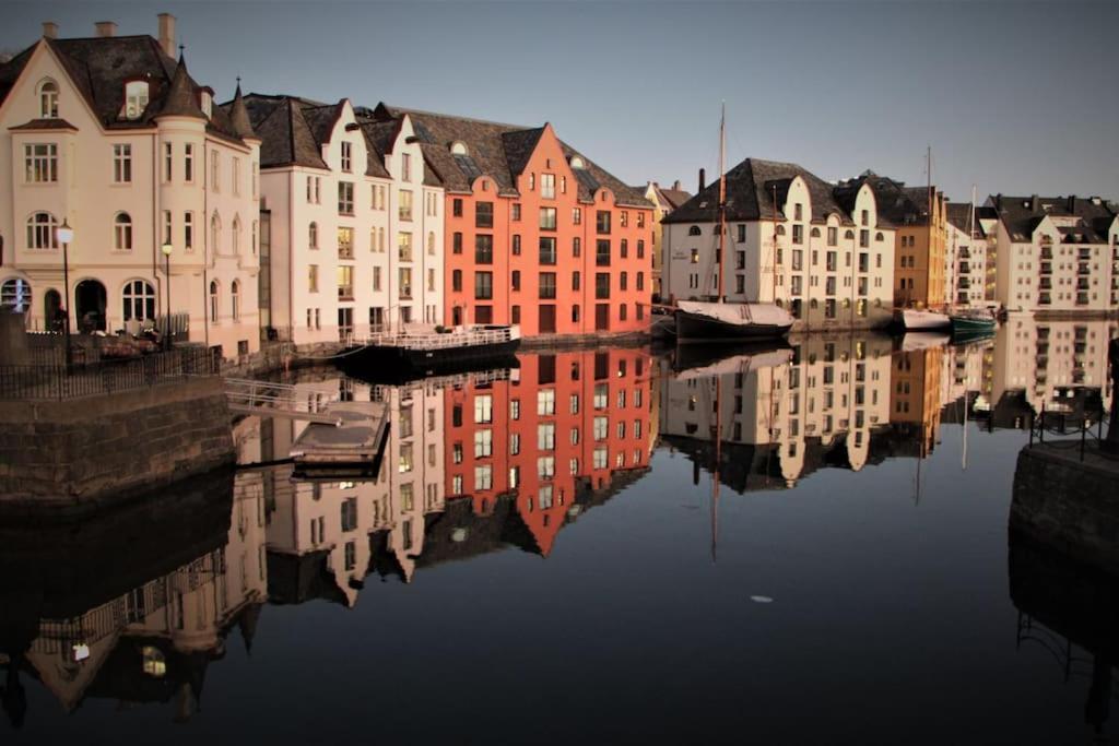 City Box Alesund, Inc Wifi Free Car And Mc Parking Exterior photo