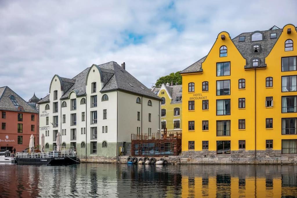City Box Alesund, Inc Wifi Free Car And Mc Parking Exterior photo