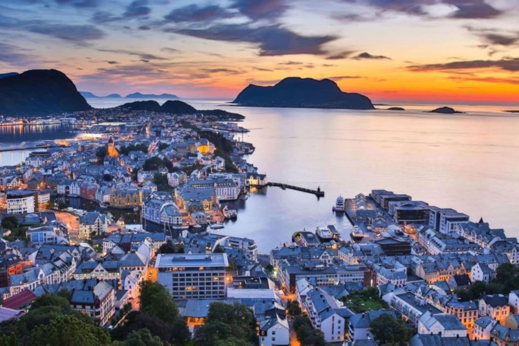 City Box Alesund, Inc Wifi Free Car And Mc Parking Exterior photo