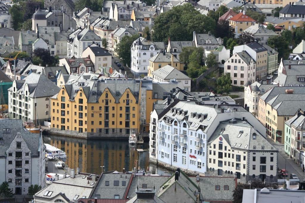 City Box Alesund, Inc Wifi Free Car And Mc Parking Exterior photo