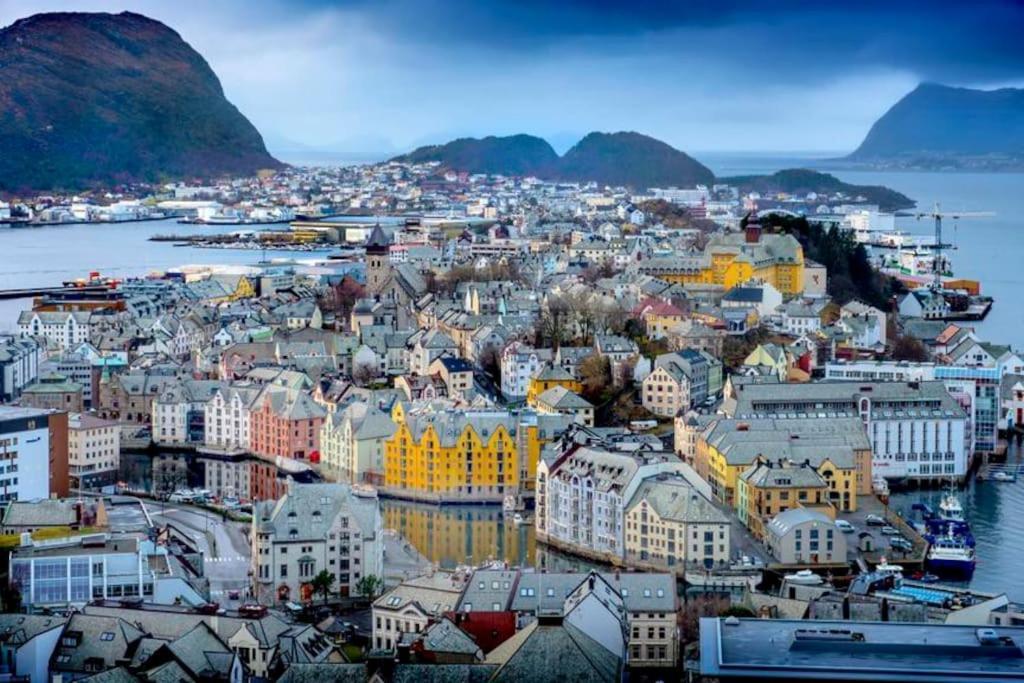 City Box Alesund, Inc Wifi Free Car And Mc Parking Exterior photo