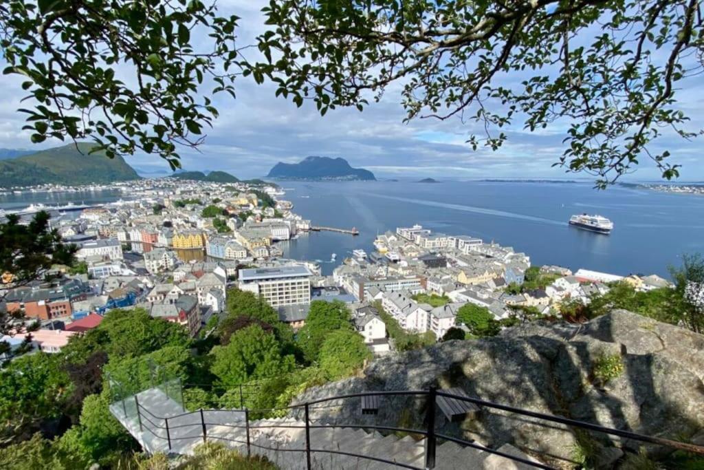 City Box Alesund, Inc Wifi Free Car And Mc Parking Exterior photo