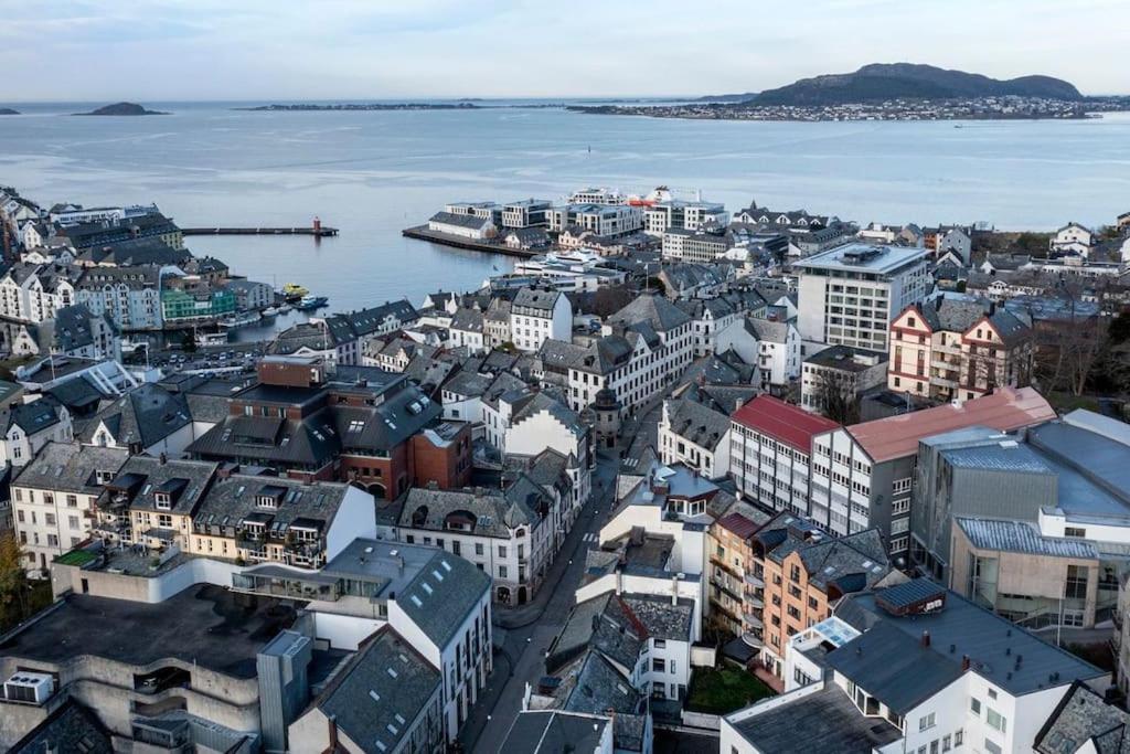 City Box Alesund, Inc Wifi Free Car And Mc Parking Exterior photo