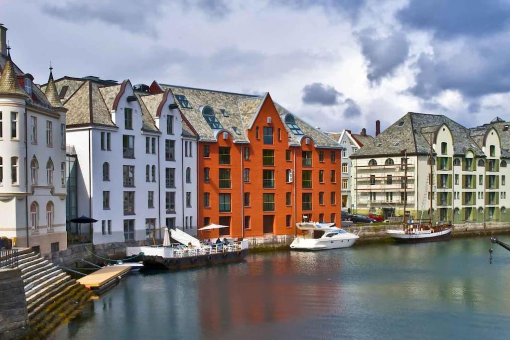City Box Alesund, Inc Wifi Free Car And Mc Parking Exterior photo