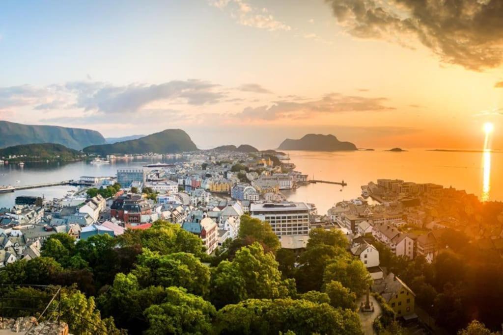 City Box Alesund, Inc Wifi Free Car And Mc Parking Exterior photo