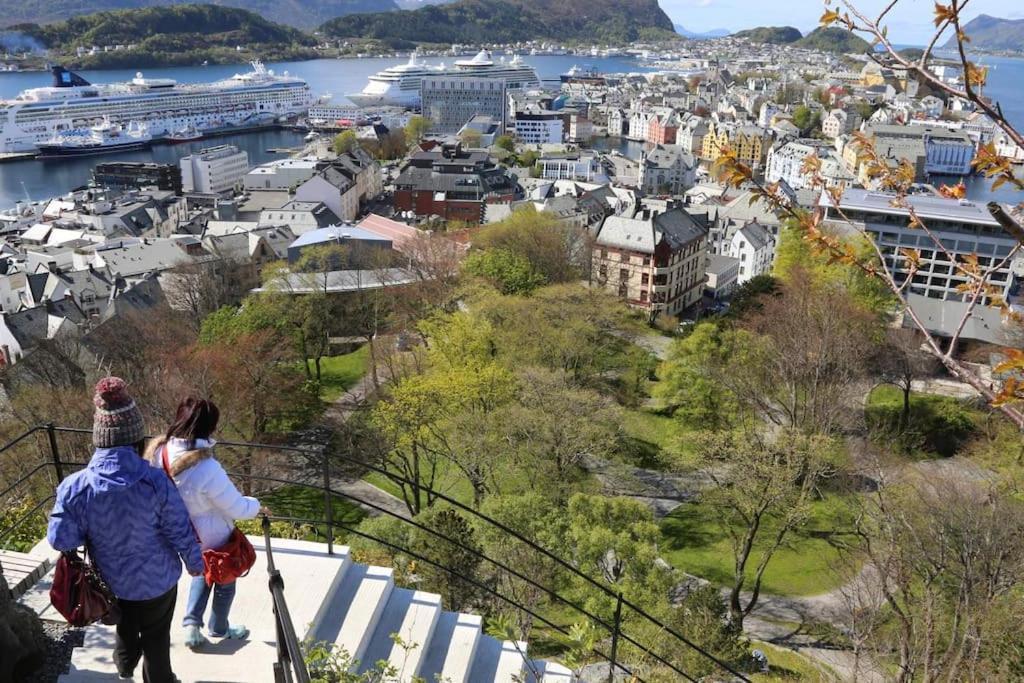 City Box Alesund, Inc Wifi Free Car And Mc Parking Exterior photo