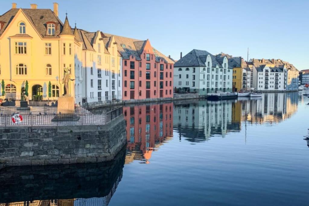 City Box Alesund, Inc Wifi Free Car And Mc Parking Exterior photo